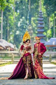 Jika iya, inilah rekomendasi daftar nama, alamat/lokasi tempat & harga preweeding indoor/outdoor di ciwidey, lembang dan kota bandung plus jasa fotografer murah. Paket Foto Prewedding Lokasi Jakarta Malang Bali Medan Surabaya Bandung Rias Make Up Gaun Bridal Lengkap Paket Photo Pre Wedding Murah Di Bali