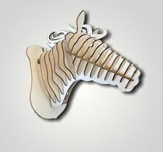 Tijdens een redactievergadering van mezzo roept iemand dat naar een bepaald radioprogramma 'maar vijf man en een paardenkop' luistert. Bol Com Diy Hout Paard Knutselen Paardenhoofd Decoratie Muur Wanddecoratie