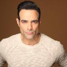 Fiel a sus raíces Luis Roberto Guzmán