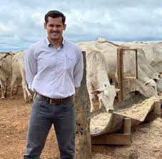 O confinamento de gado bovino é um sistema de criação de bovinos, através desse sistema uma quantidade de animais são fechados em piquetes, currais e baias de confinamento. Pontos Criticos Para Ter Sucesso No Confinamento De Bovinos De Corte