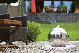 Dieser Brunnen Verleiht Jedem Garten Ein Aussergewohnliches Ambiente Brunnen Garten Und Traumgarten