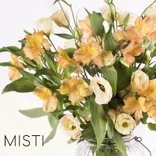 Sessantesimo compleanno confetti multicolore bouquet con altri quattro palloncini. Fiori Per Compleanno Quali Regalare Florachic