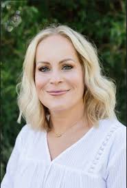 Hi K-TOWN, My name is Tammie and I am a mental health therapist. I work  mainly with children and families. I have been practicing for nearly 10  years. I specialize in children