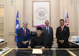 Datuk seri dr wan azizah wan ismail menteri. Menteri Kewangan Malaysia Pertama