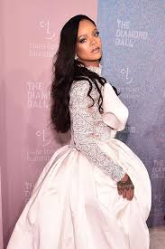 Exklusiv nur bei brautsalon lecher in achern. Rihanna Verrat Wer Ihr Brautkleid Designen Soll Gala De