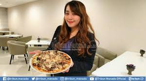 Semoga bermanfaat buat kamu yang mau melakukan pesanan dari rumah. Resep Dan Cara Buat Pizza Di Rumah Seperti Buatan Pizza Hut Tribun Manado
