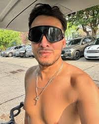 Mike Albert's Instagram, Twitter & Facebook