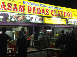 Asam pedas ikan adalah lebih terkenal di penempatan berdekatan laut di mana makanan laut senang diperolehi dalam keadaan yang banyak, murah dan segar. Near By Melaka Beach Villa Melaka