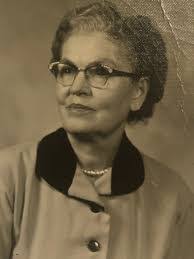 Loree Armstrong's Instagram, Twitter & Facebook