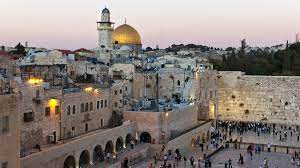 S anta croce in gerusalemme (translated as holy cross in jerusalem) is a basilica that sits on the outskirts of rome, near the archbasilica of st. Gerusalemme Sovvenziona Corsi Di Arabo Per Favorire L Integrazione Mosaico