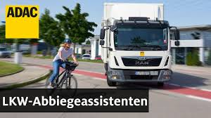 Das dieses system auch notwendig ist, zeigt unser test. Toter Winkel Ade Lkw Abbiegeassistenten Im Test Wie Gut Sind Sie Adac Youtube