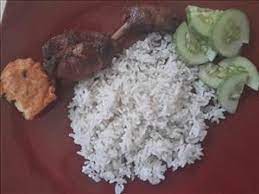 Sekilas jika dilihat seperti halnya nasi putih pada biasanya. Nasi Uduk Photo