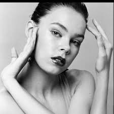 Noelle Stark's Instagram, Twitter & Facebook