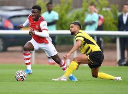 Danny welbeck sufrió falta en el área. D4uhwkirx Ombm