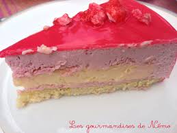 Entremet Mousse Fraise Insert Cremeux Citron Et Glacage Miroir Rose Mousse Fraise Gateaux Et Desserts Dessert Fraise