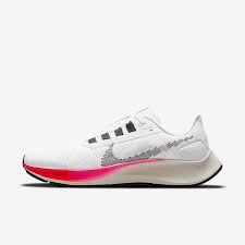 Look great while you're logging miles with airy colors and sleek styling. Pegasus Running Trainers Nike Ae