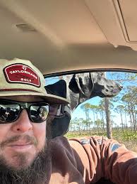 Dry food: what age should I switch from puppy to adult? Should I wait until  1 year? Feel free to give food recommendations as well, thank you 😊