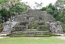 In Belize Die Ruine Eines Maya Tempels In Altun Ha