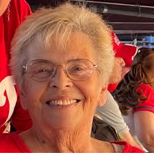 Where did SuperCuts by Giant relocate to?