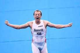 Le triathlon olympique, qui figure au programme depuis les jeux olympiques de sydney en 2000 consiste à nager 1500m, rouler 40km en vélo et courir 10 km. W5vceckgztw Fm