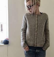 The garter stitch front wraps around the stockinette back at mitered angles, creating a simple, elegant cardigan that calls to mind paper folding. 19 04 2021 A Great Basic Cardigan Knitting Pattern