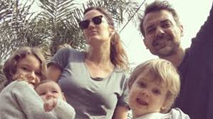 Es conocida por haber ganado el reality show super m 2003 , por haber sido finalista de bailando por un sueño 2010 y por ser la conductora de las dos temporadas. Paula Chaves Preocupada Por La Salud De Una De Sus Hijas No Tenemos El Diagnostico Confirmado Vox Portal De Noticias De La Provincia De Mendoza