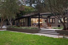 Mid Century Modern Remodel In California Opens Up Mid Century Modern Exterior Mid Century House Modern Remodel
