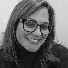 Karen Mealey's Instagram, Twitter & Facebook