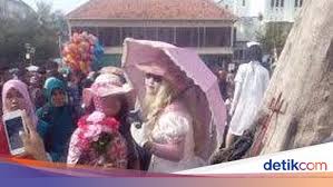 Check spelling or type a new query. Serunya Liburan Di Kota Tua Foto Bareng Noni Belanda Dan Hantu