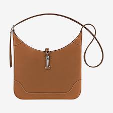 Maestro debit cards are obtained from associate banks and are linked to the cardholder's current account while prepaid cards do not require a bank account to operate. Tasche Trim 31 Hermes Deutschland