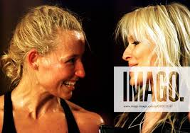 Daisy Lang (Bulgarien) im Gespräch mit ihrer Freundin, Rock-Musikerin Doro  Pesch (re.) Boxen EM