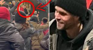 Här dyker Johan Elmander upp