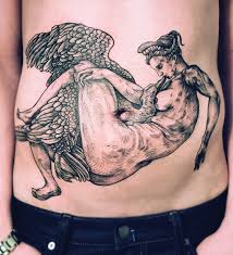 Tato kalajengking dipakai untuk menekankan kesan seram atau garang pada diri seseorang. Gambar Tato Keren
