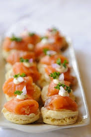 51 Yummy And Easy Winter Season Wedding Appetizers The Time Of Glowing Winter Weddings Is V In 2020 Food Wedding Food Wedding Food Drink