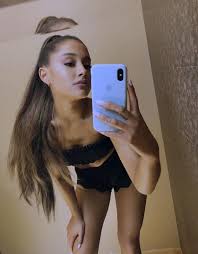 Ariana Grandes Sexy Photos