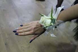 Spice up your look with free acrylic nails from alibaba.com. Meaningfulwomen Com Mindful Meaningful Content For Women How To Get Prom Perfect Nails