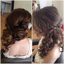 Finally, conceal the elastic with by wrapping it in a strip of hair. Bridal Hair Wedding Hair Side Swept Updo Side Ponytail Curly Ponytail Updo Side Ponytail Wedding Hairstyles Side Ponytail Hairstyles Side Ponytail Wedding