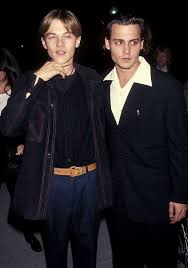 Famosos lindos celebridades johnny depp leonardo dicaprio fotografía de cine johnny depp joven chicos atractivos celebridades adolescentes chicos lindos tumblr brad pitt de joven. Rare Photographs Of Leonardo Dicaprio Johnny Depp And Brad Pitt All Together In The Early 1990s Vintage Everyday