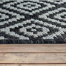 Aber natürlich gibt es keine teppiche, die nur auf dem balkon verwendet werden dürfen. In Outdoor Teppich Fur Balkon Und Terrasse Mit Skandi Design In Schwarz Ebay
