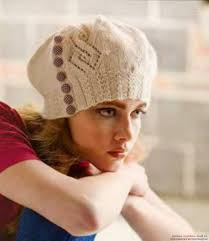 шапки ушанки вязаные спицами женские с описанием и фото Krasivaya Model Bereta Shapochka Shapka Vyazanie