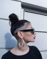 20 coupes et coiffures pour cheveux longs à porter en 2020. 1001 Versions Funky Et Originales De La Coupe Rasee Pour Femme