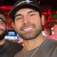 Anna Vail's Instagram, Twitter & Facebook