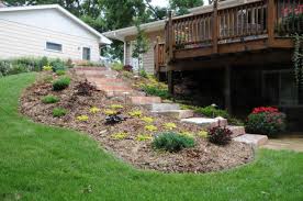 75 Beautiful Budget Hillside Landscaping Pictures Ideas February 2021 Houzz We'd been drooling over this steep landscape as up until early 2017 the only way into our property was by walking up a very steep, 100m rocky staircase from the road.