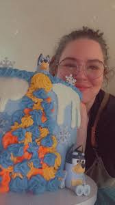 it's a bluey christmas! 🎄🎄🎄🎄 both cakes going to the same person! pink  light strong- strawberry cake with strawberry filling blue tree- chocolate  cake with ganache filling!