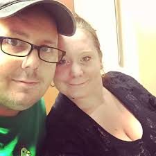 Couple with limited time ignore cancer for a day to say their vows