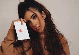 Obituario: Conmoción por la muerte repentina de la joven cantante y  compositora Celia González