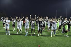 Kadın voleybol takımında maça çıkacak oyuncu kalmadı. Kemal Kilicdaroglu Ndan Besiktas Kadin Futbol Takimina Tebrik