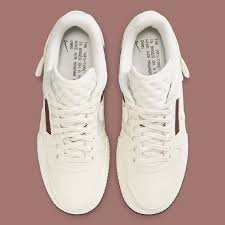 Elles sont toutes neuves, jamais portée et vendu avec sa boîte d'origine. Nike Air Force 1 Type Cj1281 100 Release Info Sneakernews Com