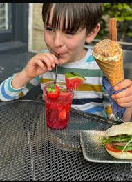 We are down at the Garcelom centre today for lunch and the parade ❤️