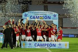 Rentistas iba a jugar este lunes por la noche ante montevideo city torque en el estadio centenario pero el partido fue suspendido el. El Sorprendente Rentistas Conquista El Torneo Apertura Al Vencer Al Nacional Carmelo Portal